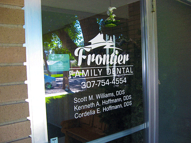 Frontier-Family-Dental-front-door.gif